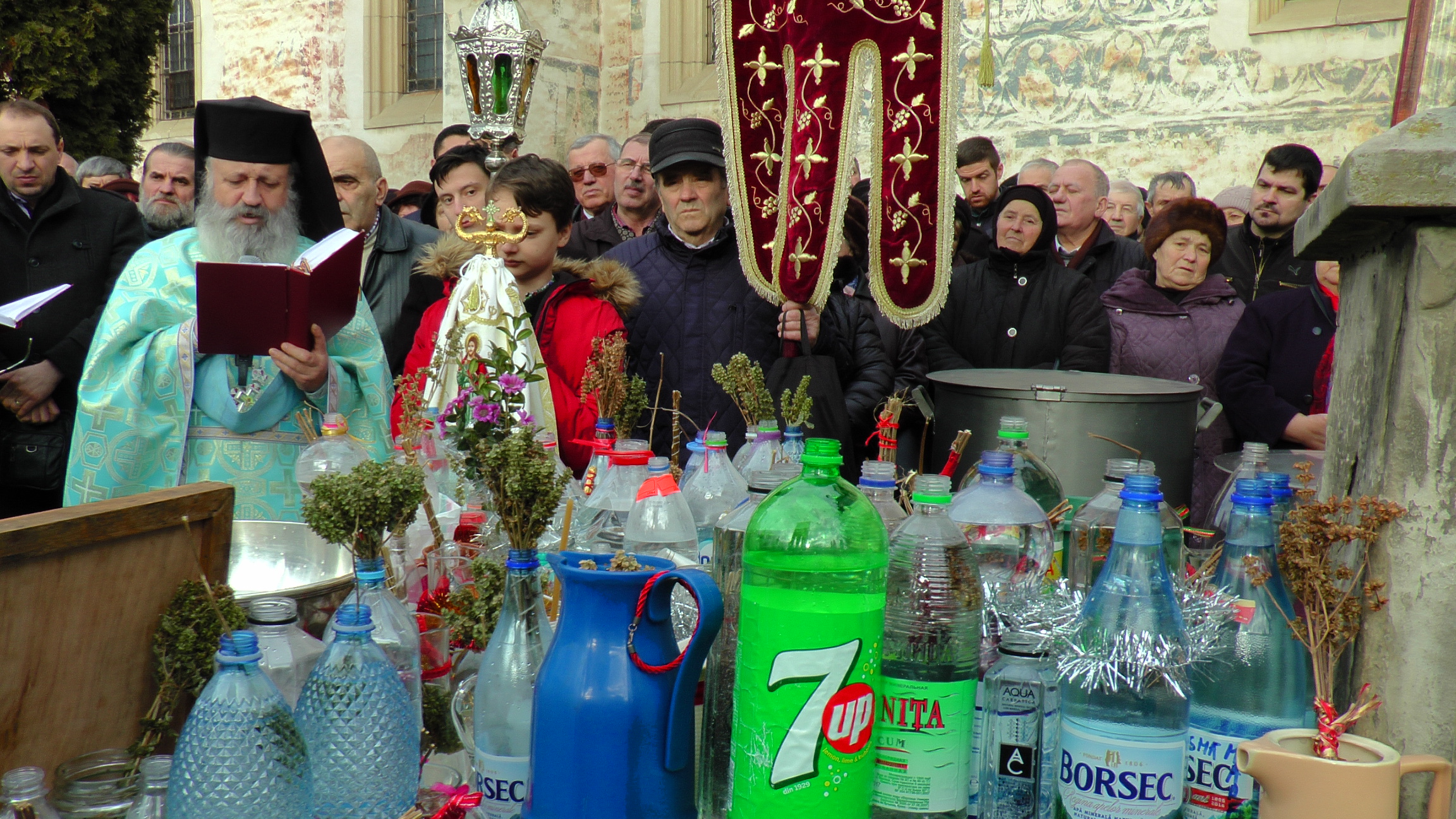 Boboteaza la Suceava: „Apropierea lui Dumnezeu de noi este posibilă numai în măsura în care ne pocăim de greșelile noastre”