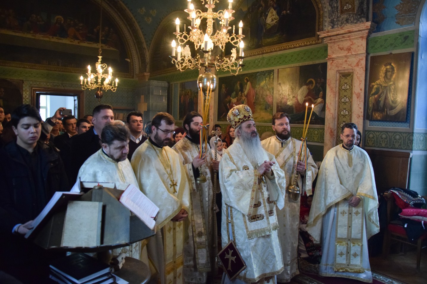 Liturghie săvârșită de IPS Mitropolit Teofan la Secția Pașcanu de la Spitalul Clinic de Pneumoftiziologie din Iaşi