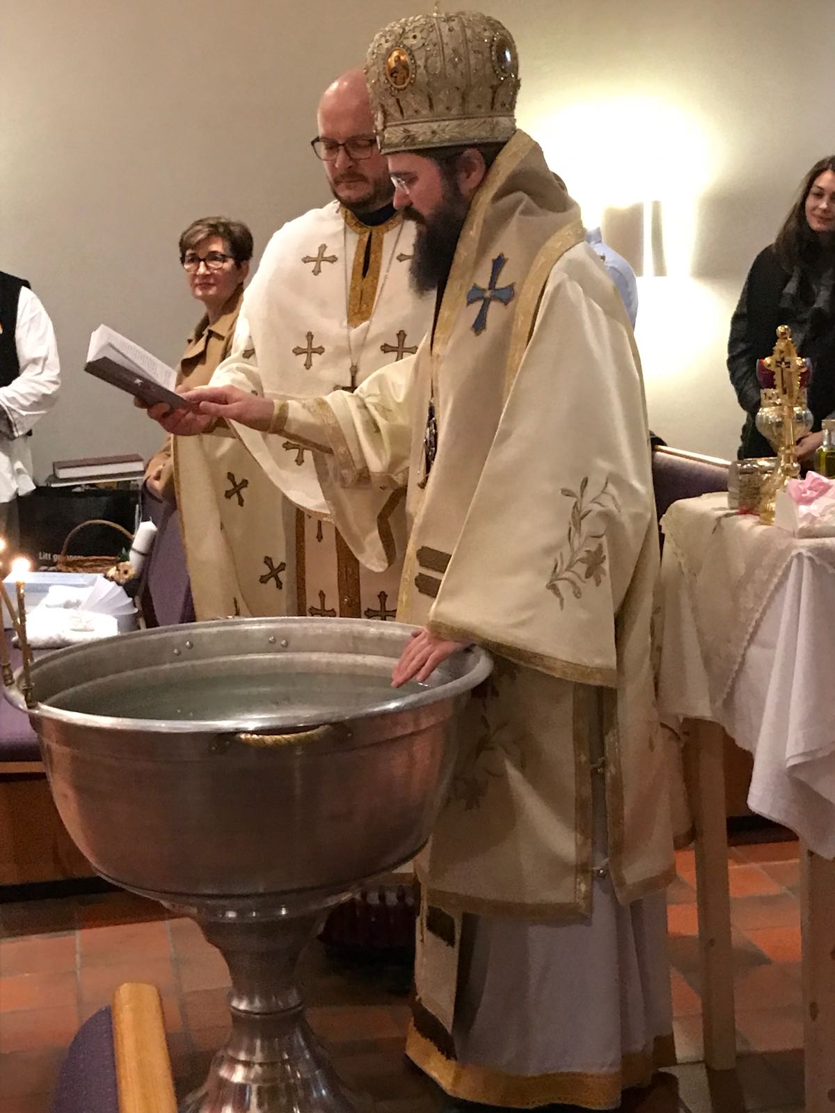 Preasfințitul Macarie: „Să ne ancorăm viețile în Hristos, astfel încât să ne mântuim de tăvălugul care trage lumea întreagă după vârtejul său”