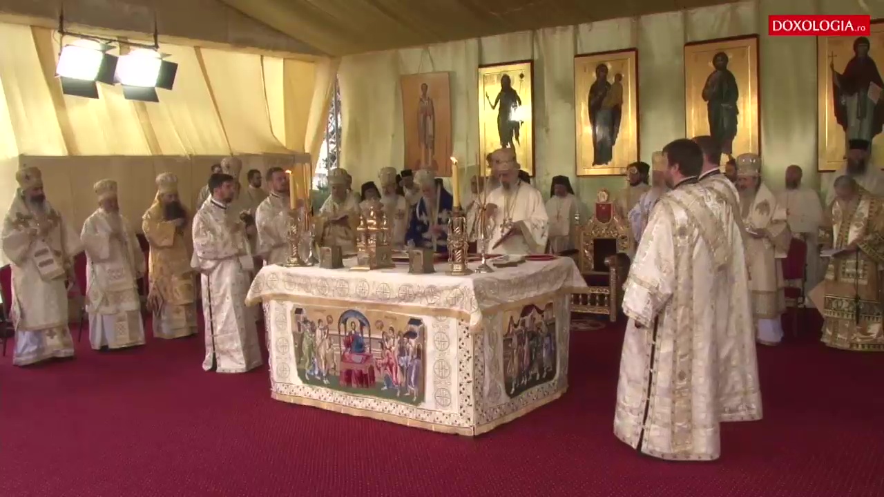 (Video) Sfânta Liturghie Arhierească a Sărbătorii Sfintei Cuvioase Parascheva, 14 octombrie 2017