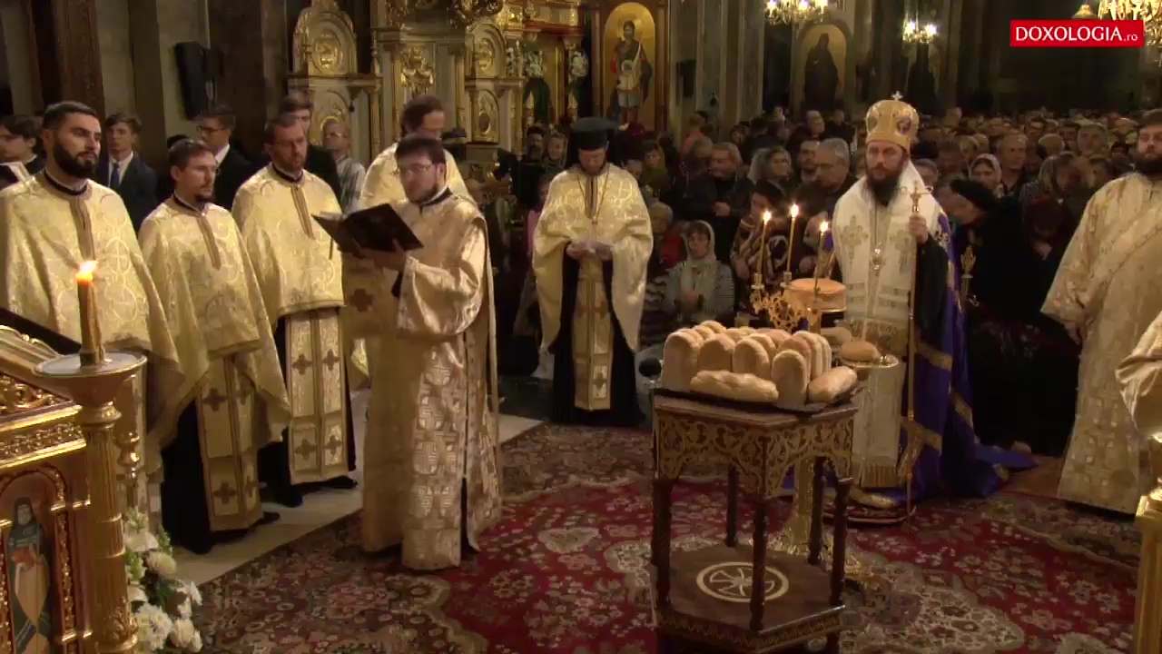 (Video) Slujba de priveghere a Sfintei Cuvioase Parascheva combinată cu a Sfintei Mari Mucenițe Tecla săvârșită de PS Damaschin Dorneanul – Vecernia, Litia și Utrenia (în Catedrala Mitropolitană), 13 octombrie 2017