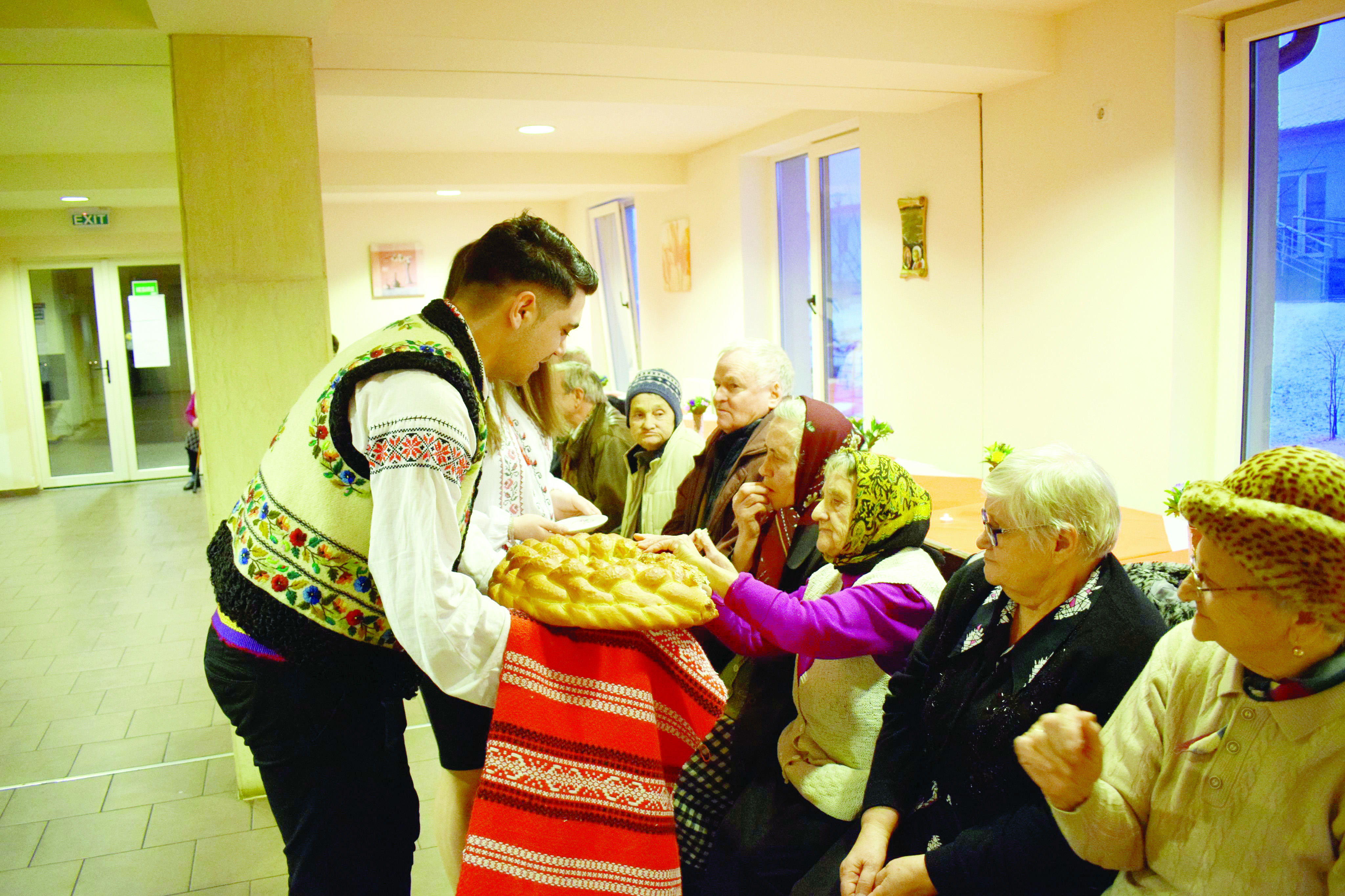 O seară românească a tinerilor de ieri şi de azi