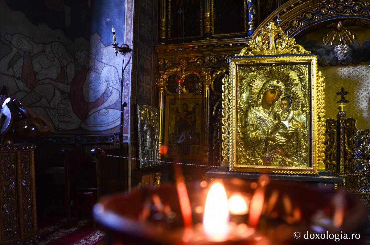 Icoana făcătoare de minuni a Maicii Domnului „Axionița” de la Mănăstirea Durău