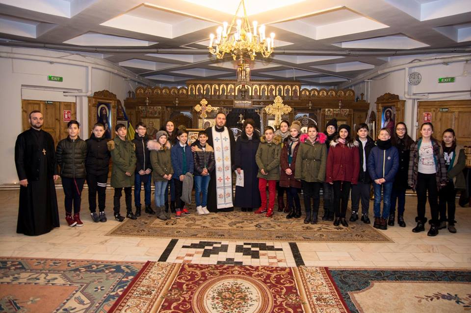 „1 Decembrie 1918 - Născuţi liberi, crescuţi în unire, educaţi spre nemurire“, la Oneşti