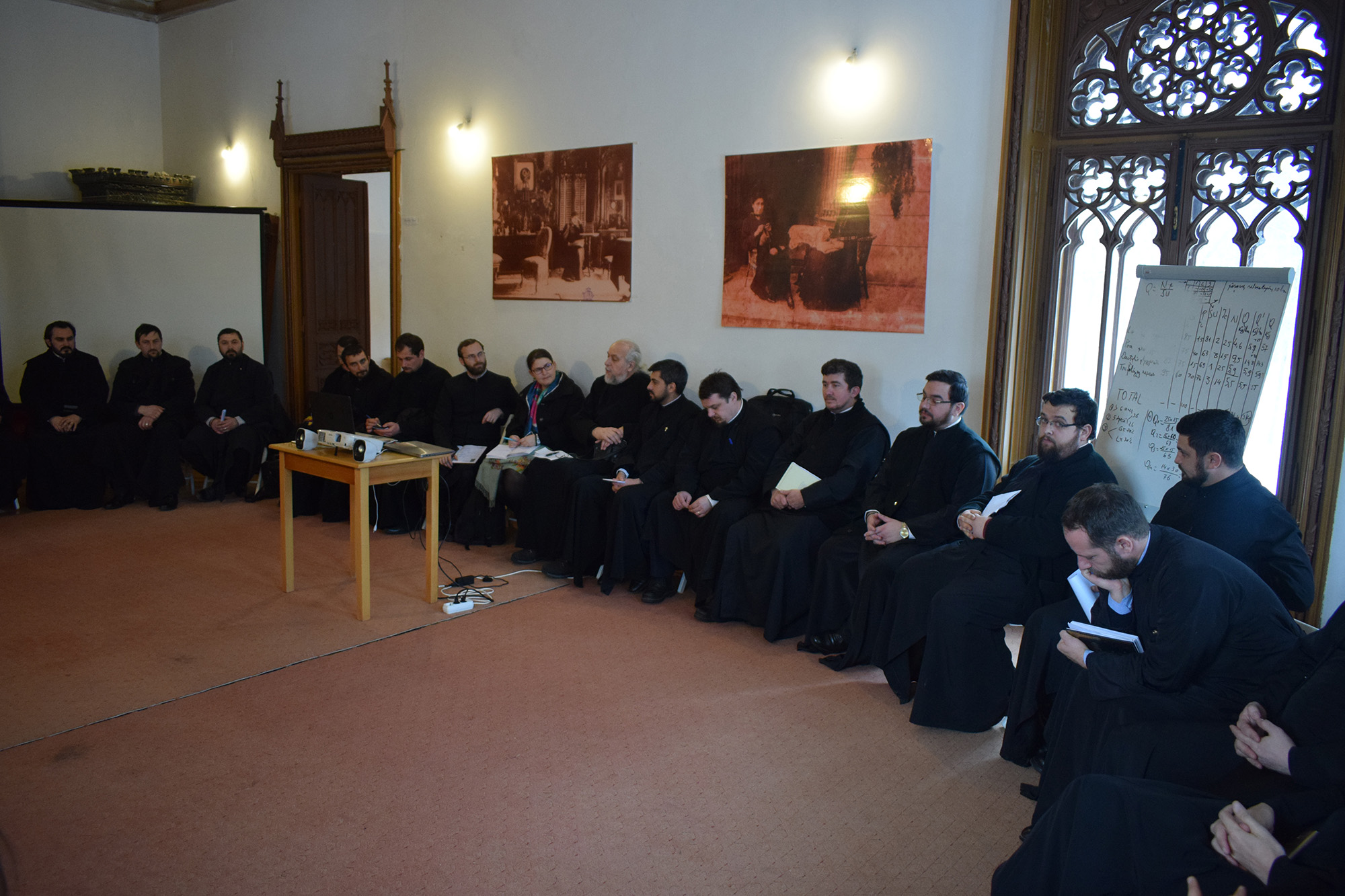 Întâlnire de lucru pentru îmbunătăţirea activităţilor cu tinerii