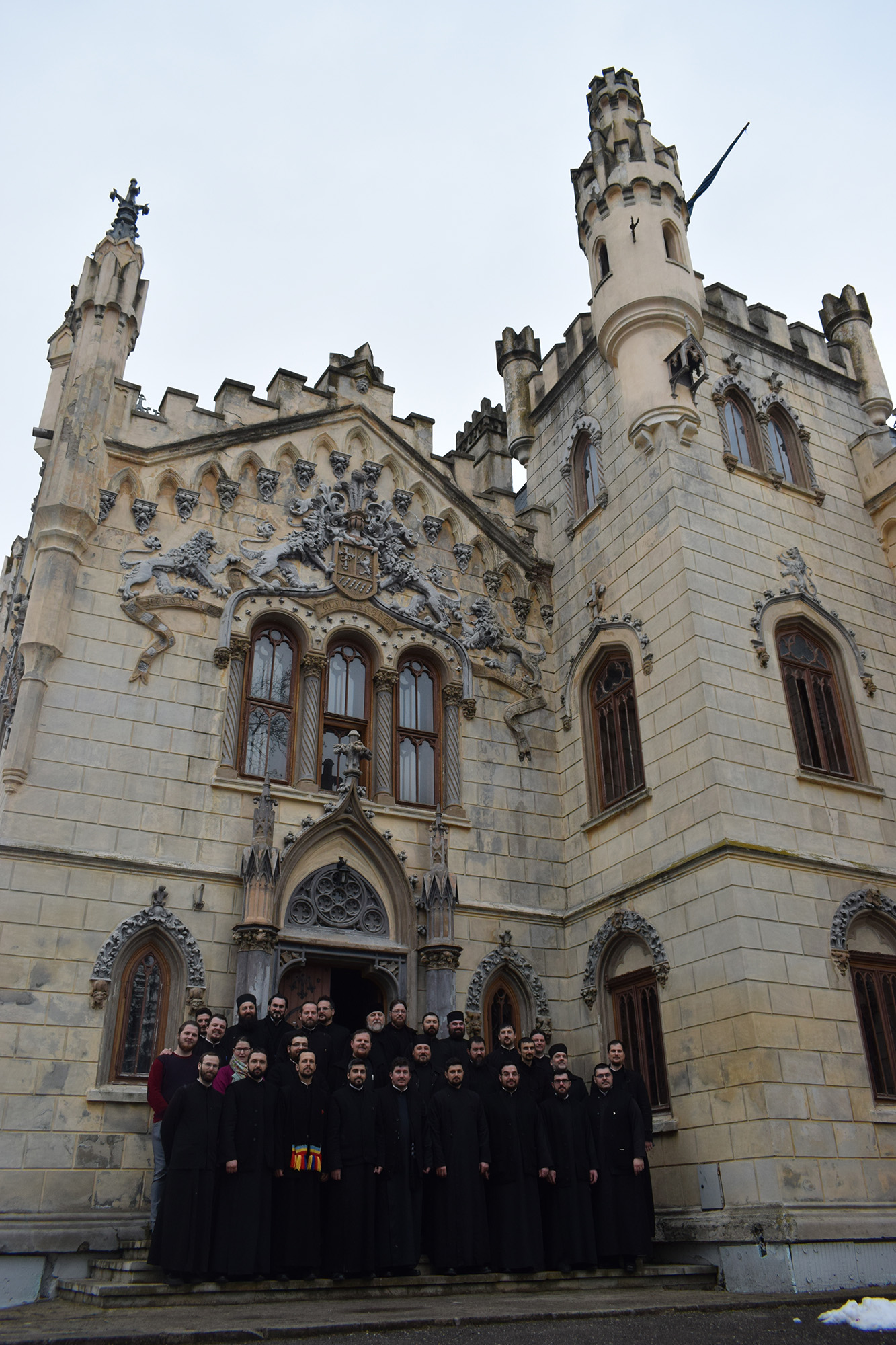 Întâlnire de lucru pentru îmbunătăţirea activităţilor cu tinerii