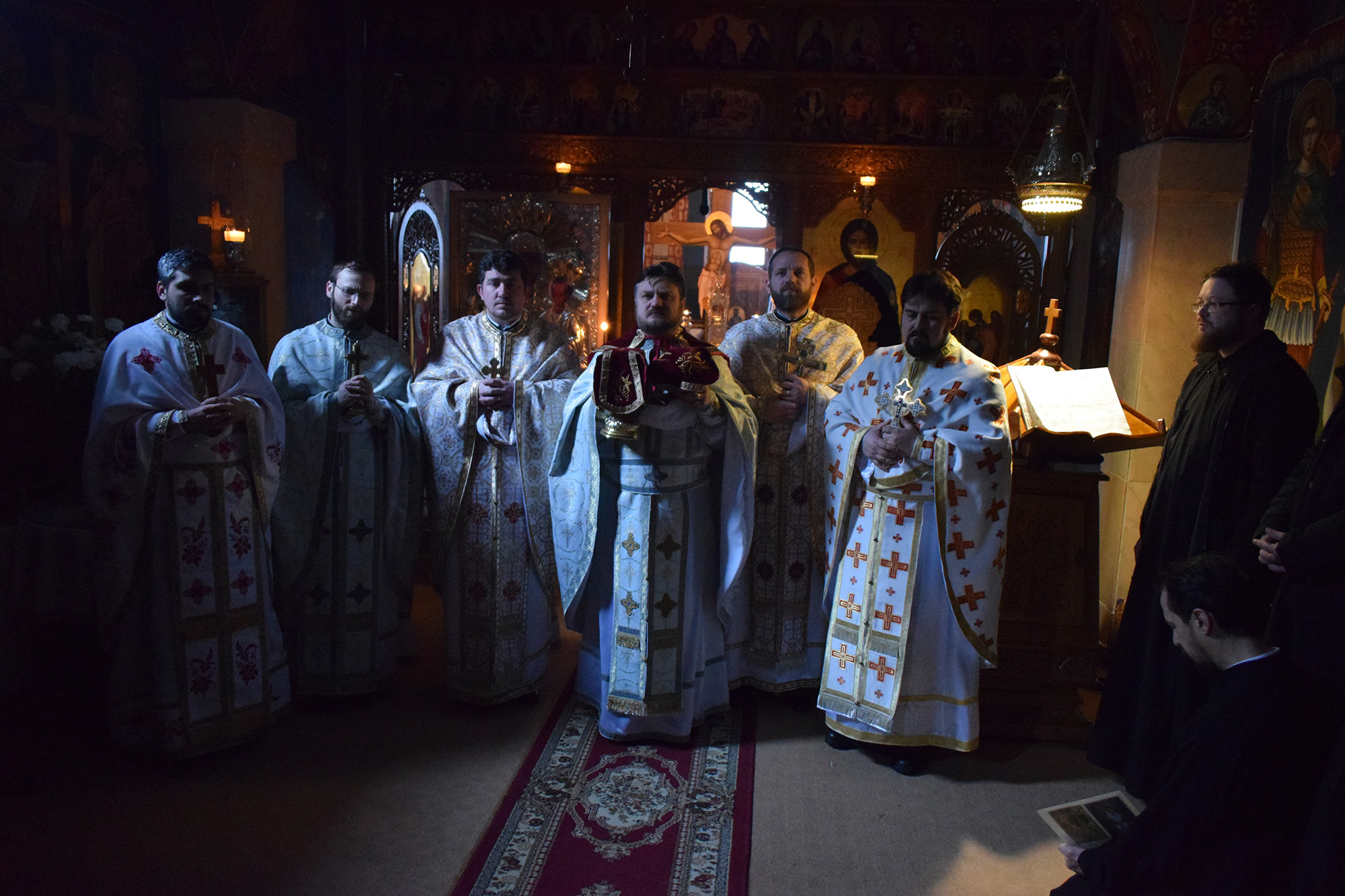 Întâlnire de lucru pentru îmbunătăţirea activităţilor cu tinerii