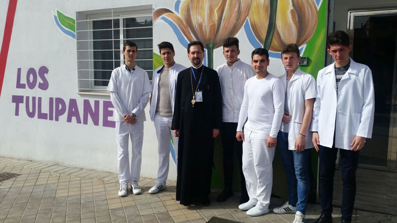 Elevi teologi,  voluntari în domeniul asistenței sociale în Granada- Spania