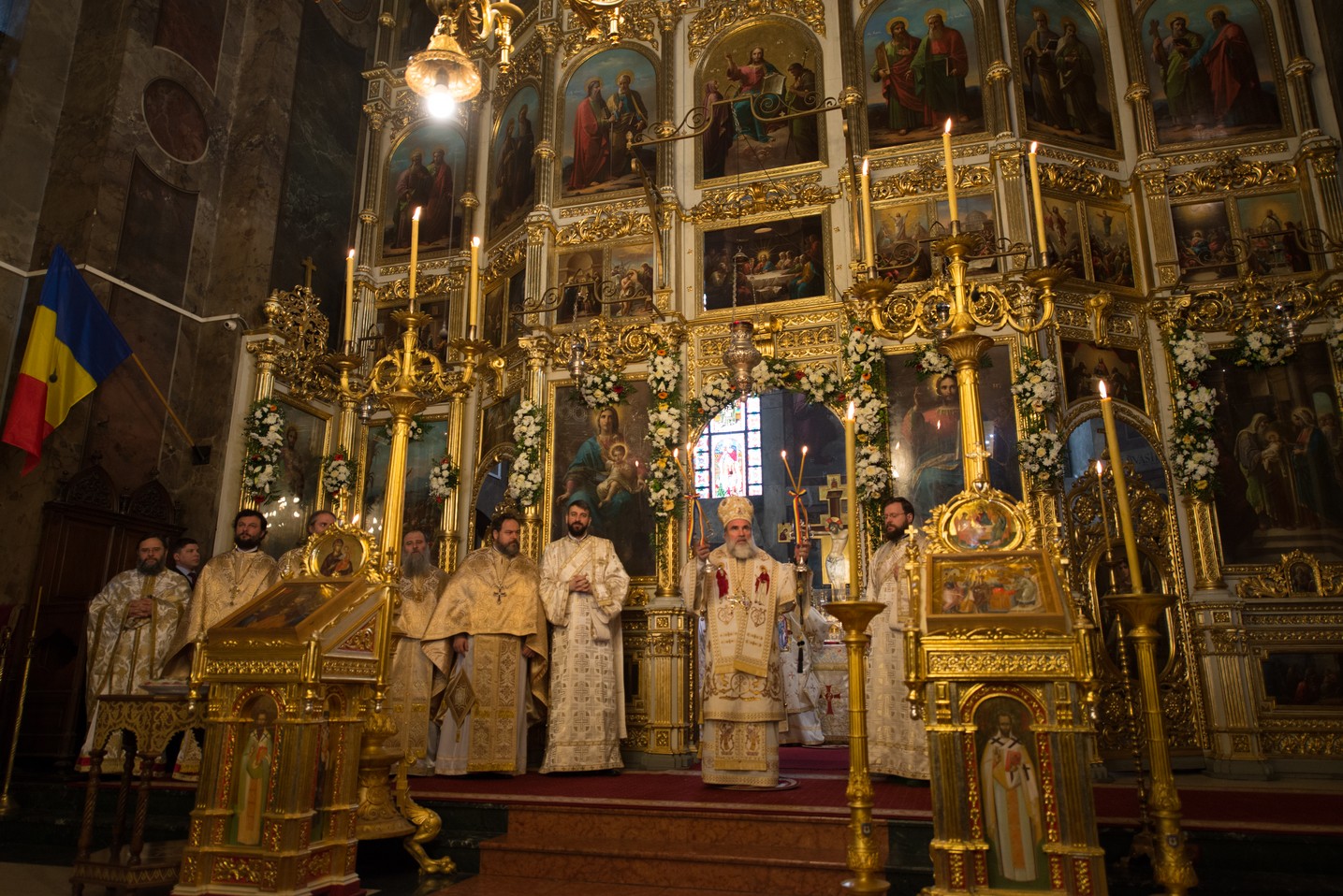 5 ierarhi și zeci de preoți și diaconi, la hramul istoric al Catedralei Mitropolitane din Iași