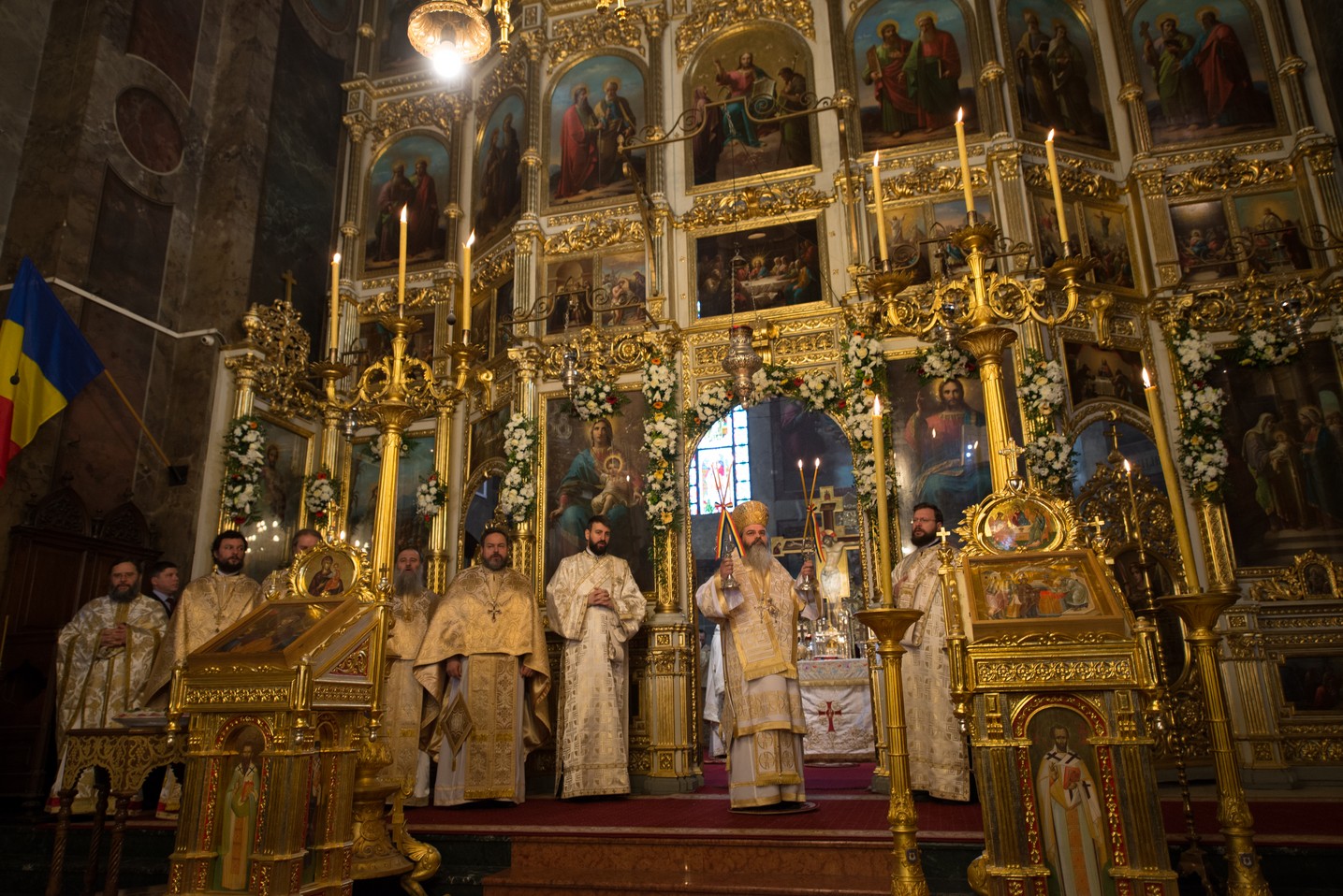 5 ierarhi și zeci de preoți și diaconi, la hramul istoric al Catedralei Mitropolitane din Iași