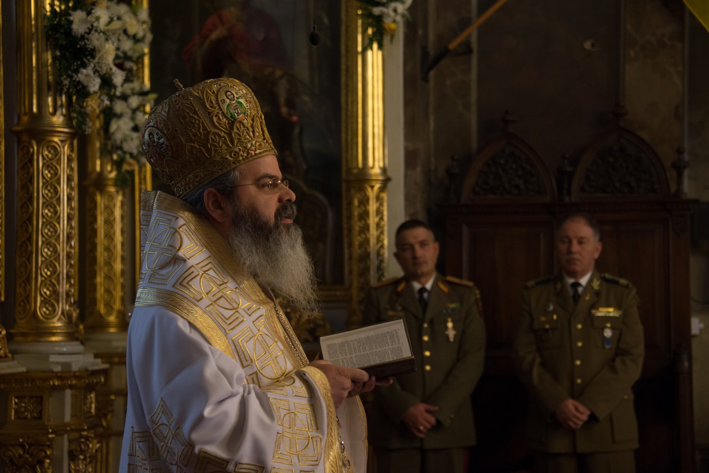 5 ierarhi și zeci de preoți și diaconi, la hramul istoric al Catedralei Mitropolitane din Iași