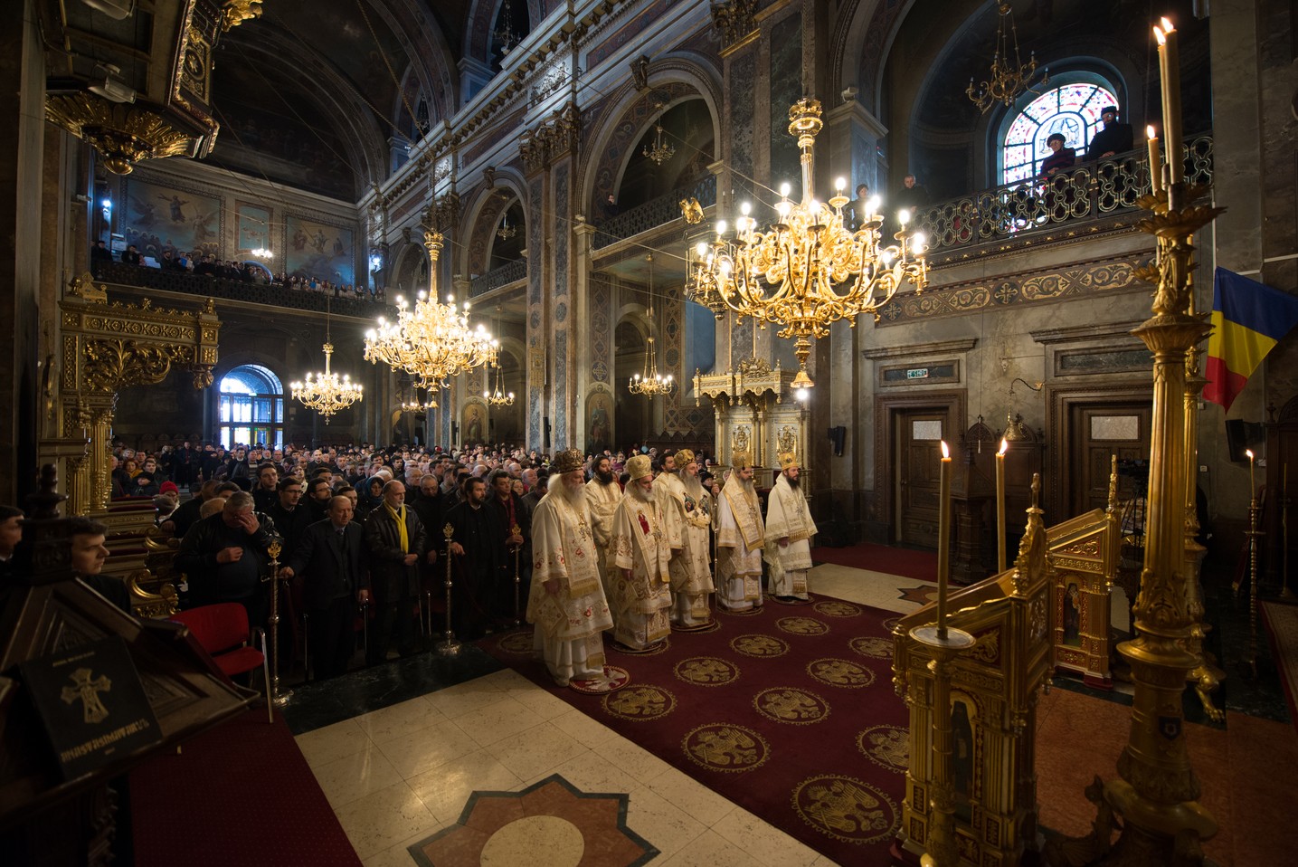 5 ierarhi și zeci de preoți și diaconi, la hramul istoric al Catedralei Mitropolitane din Iași