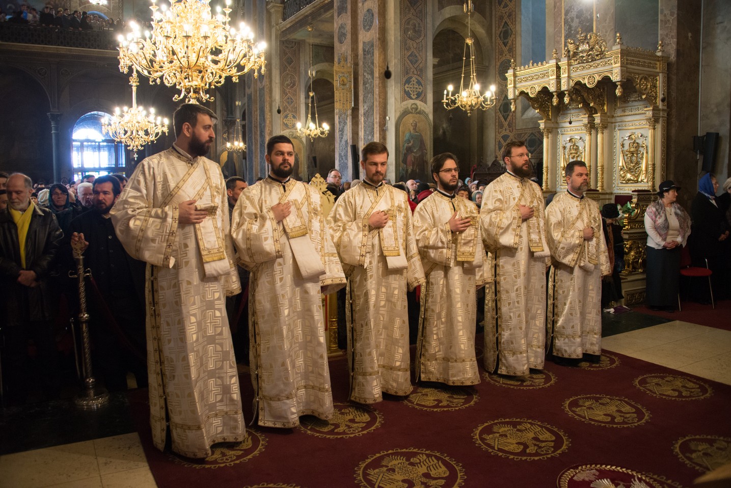 5 ierarhi și zeci de preoți și diaconi, la hramul istoric al Catedralei Mitropolitane din Iași