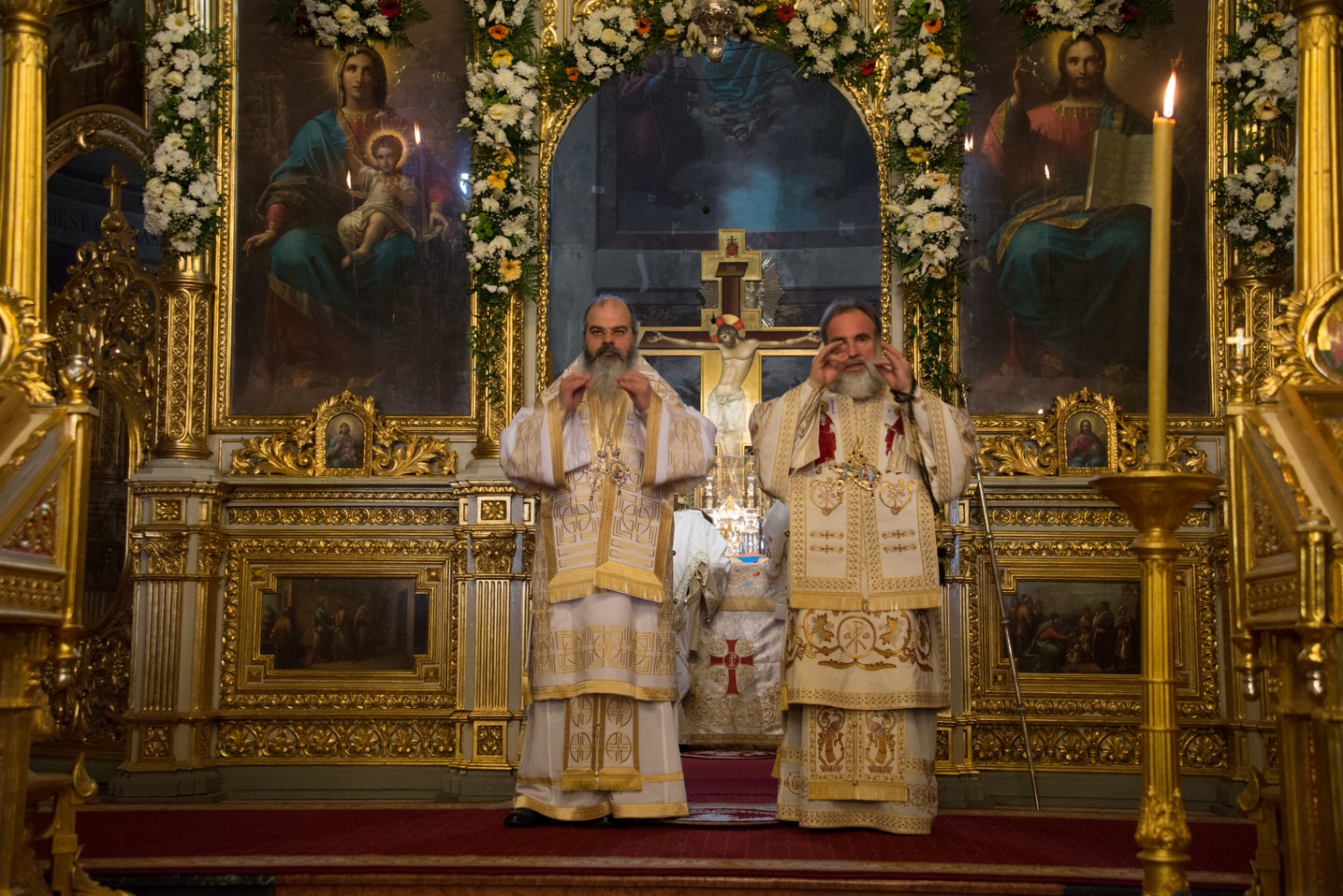 5 ierarhi și zeci de preoți și diaconi, la hramul istoric al Catedralei Mitropolitane din Iași