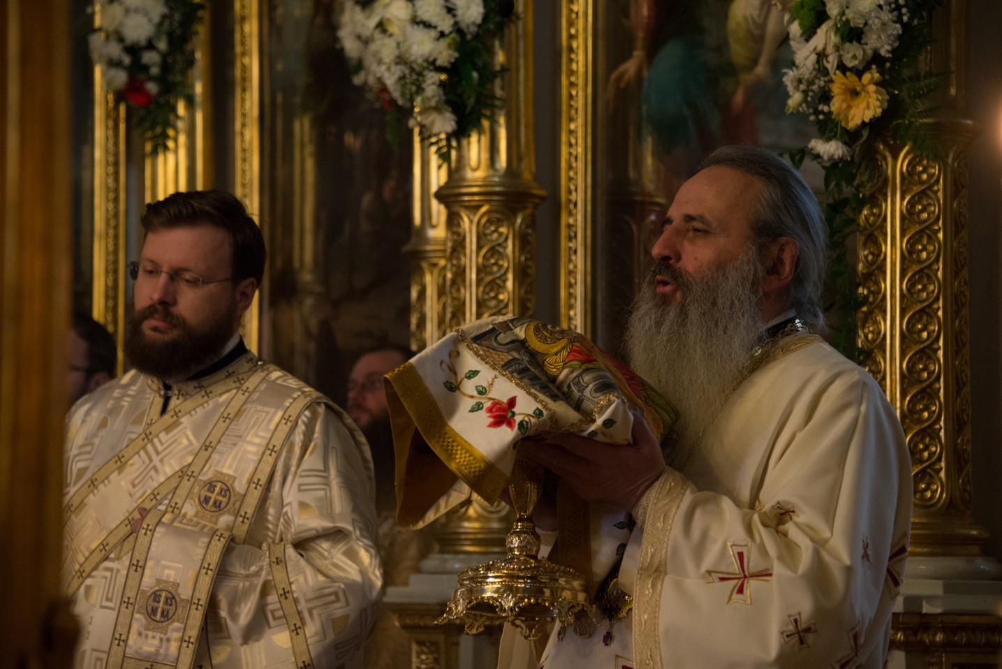 5 ierarhi și zeci de preoți și diaconi, la hramul istoric al Catedralei Mitropolitane din Iași