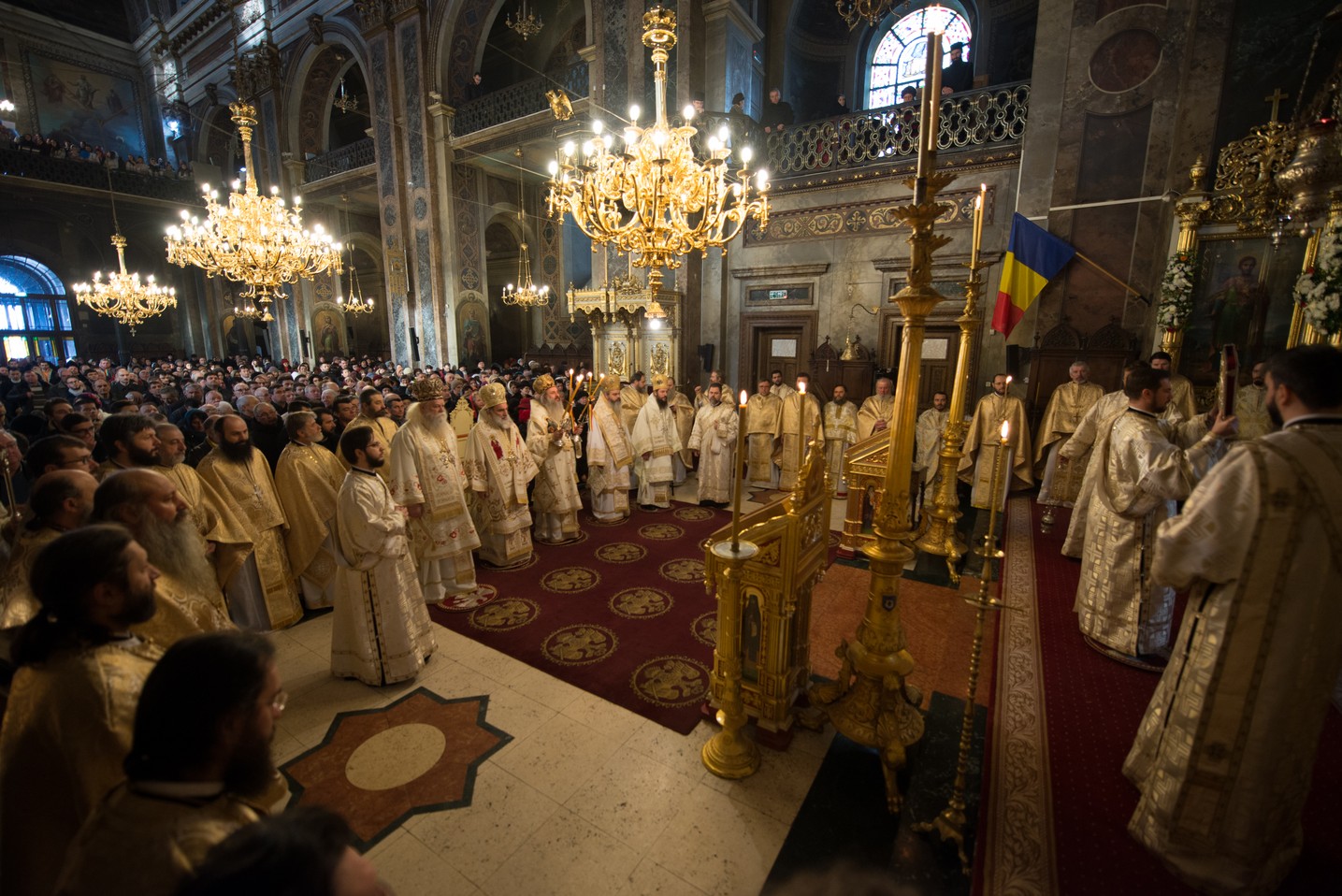 5 ierarhi și zeci de preoți și diaconi, la hramul istoric al Catedralei Mitropolitane din Iași