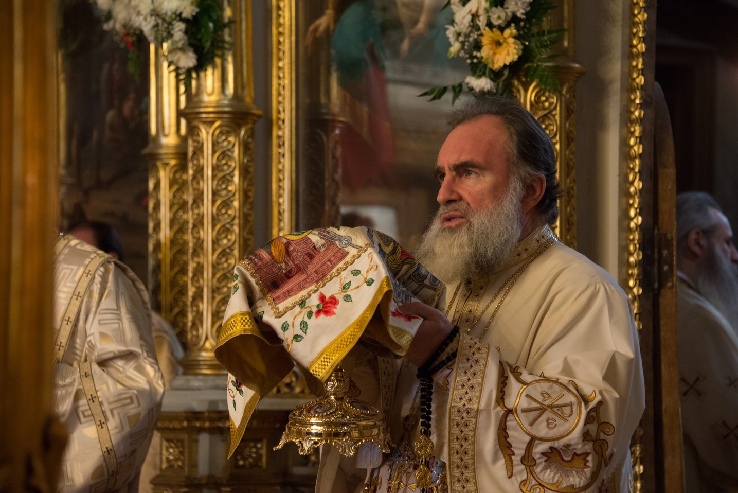 5 ierarhi și zeci de preoți și diaconi, la hramul istoric al Catedralei Mitropolitane din Iași