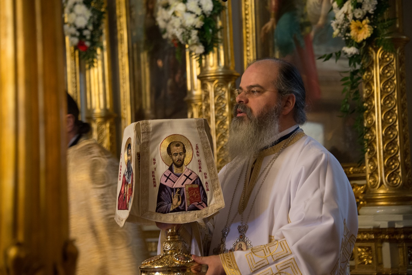 5 ierarhi și zeci de preoți și diaconi, la hramul istoric al Catedralei Mitropolitane din Iași