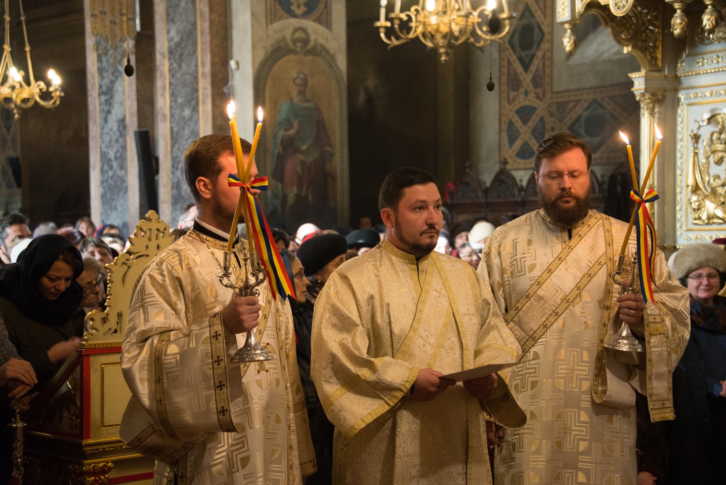 5 ierarhi și zeci de preoți și diaconi, la hramul istoric al Catedralei Mitropolitane din Iași