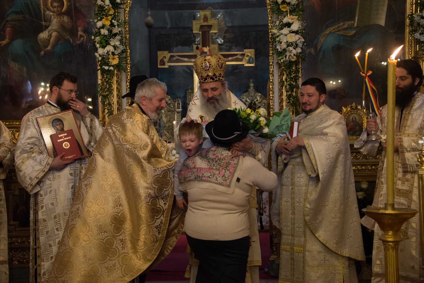 5 ierarhi și zeci de preoți și diaconi, la hramul istoric al Catedralei Mitropolitane din Iași