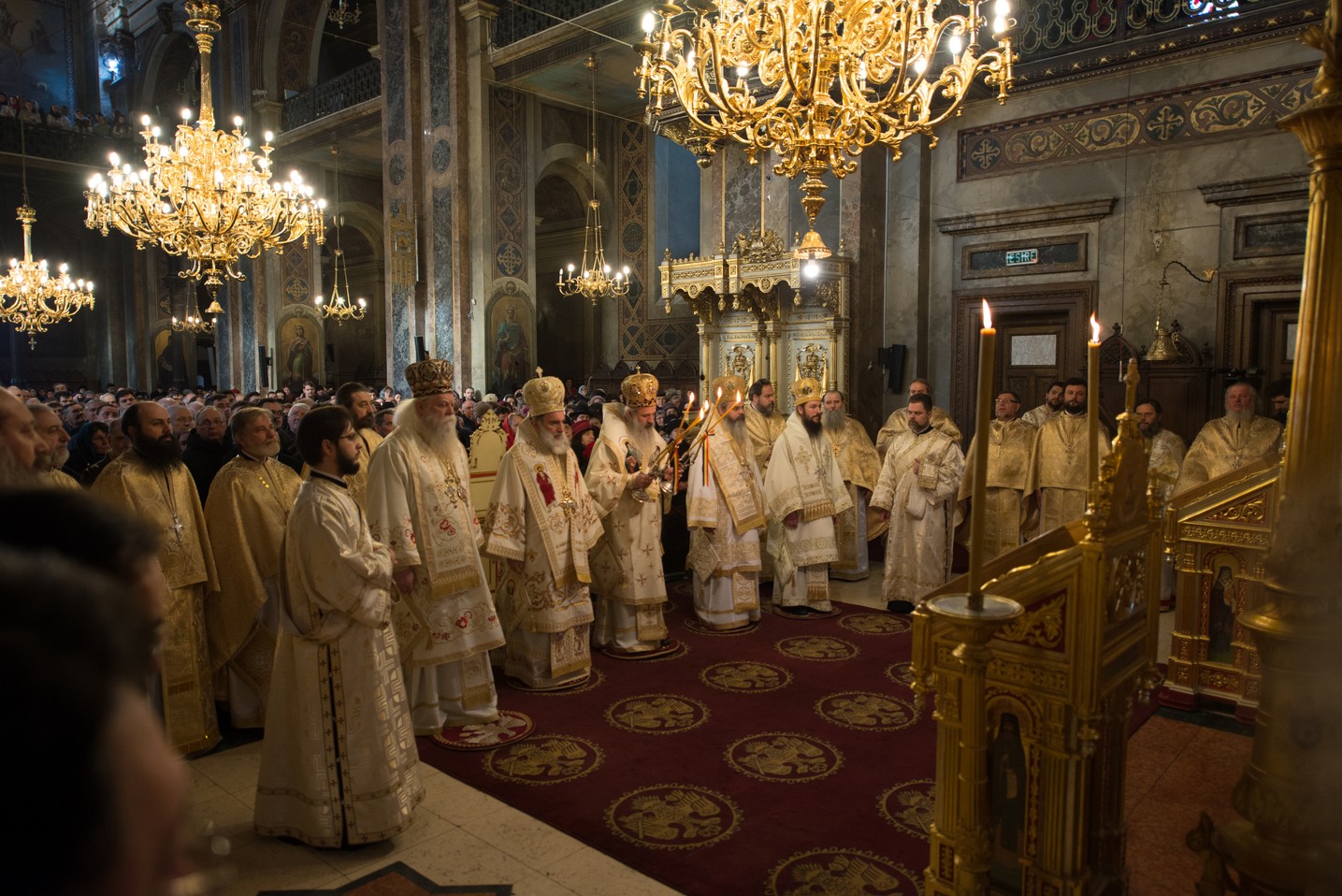 5 ierarhi și zeci de preoți și diaconi, la hramul istoric al Catedralei Mitropolitane din Iași