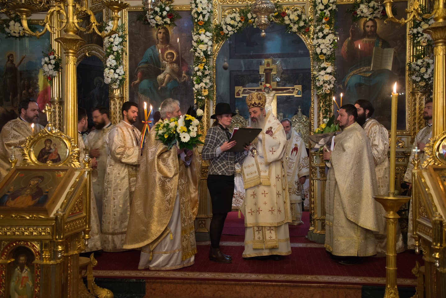 5 ierarhi și zeci de preoți și diaconi, la hramul istoric al Catedralei Mitropolitane din Iași