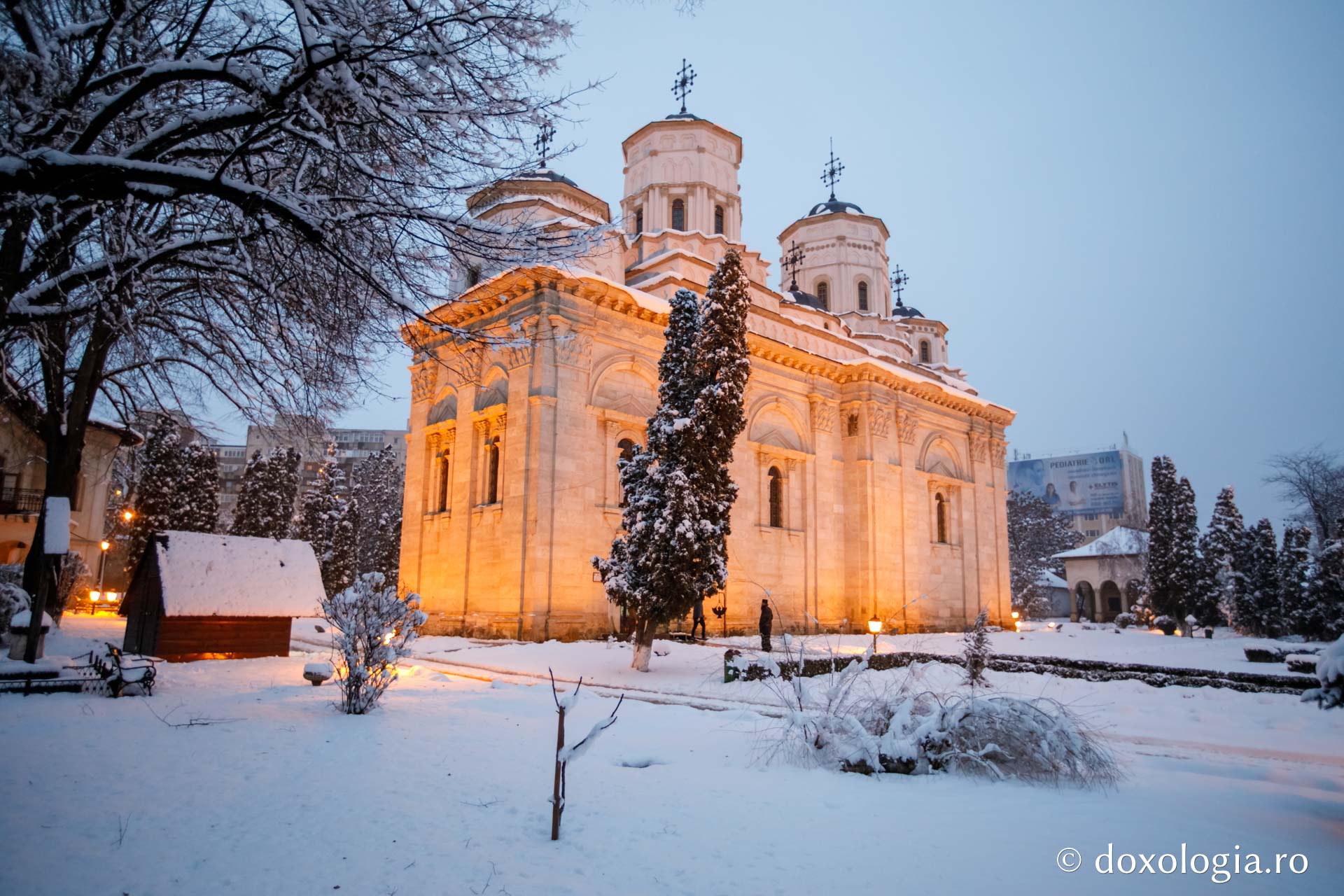 Seară de februarie la Mănăstirea Golia (galerie FOTO)