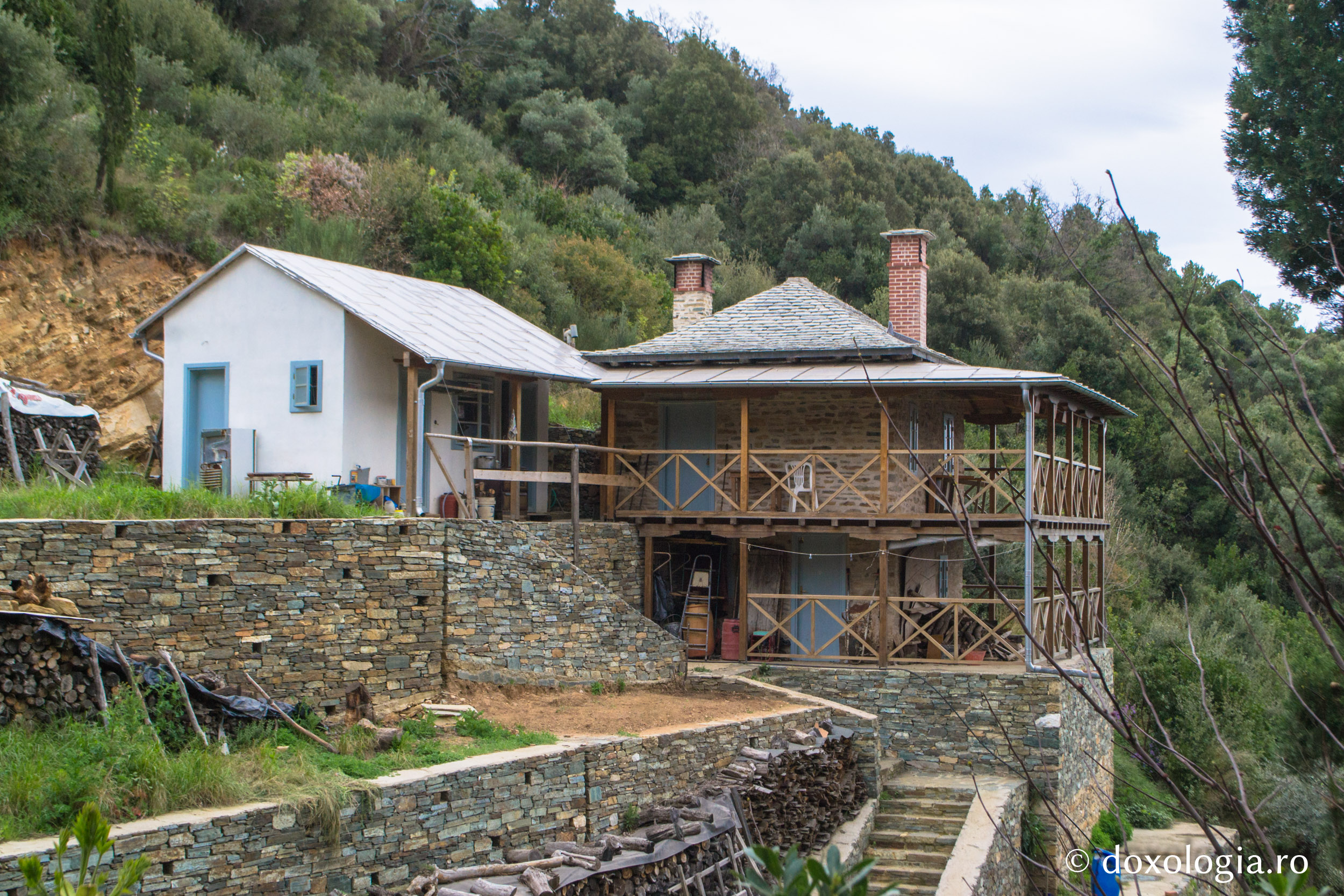 Părintele Gherasim de la Colciu, cel mai bătrân monah român aghiorit, a trecut la Domnul