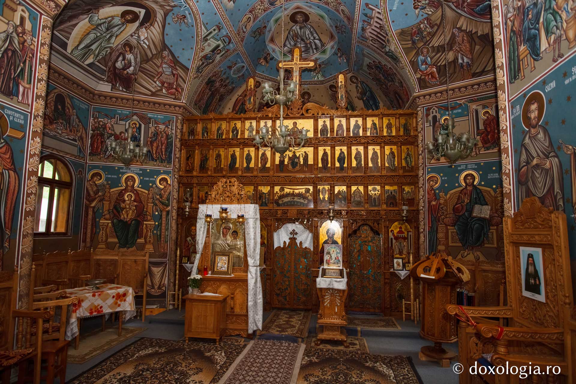 Mănăstirea „Înălțarea Sfintei Cruci” – Brusturi / Foto: Emil Bănuți Mănăstirea „Înălțarea Sfintei Cruci” – Brusturi