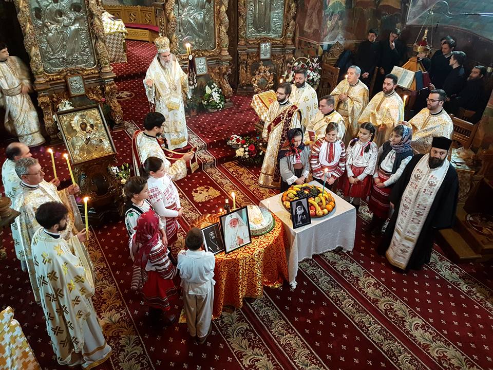 Întreită pomenire la Catedrala Arhiepiscopală din Roman