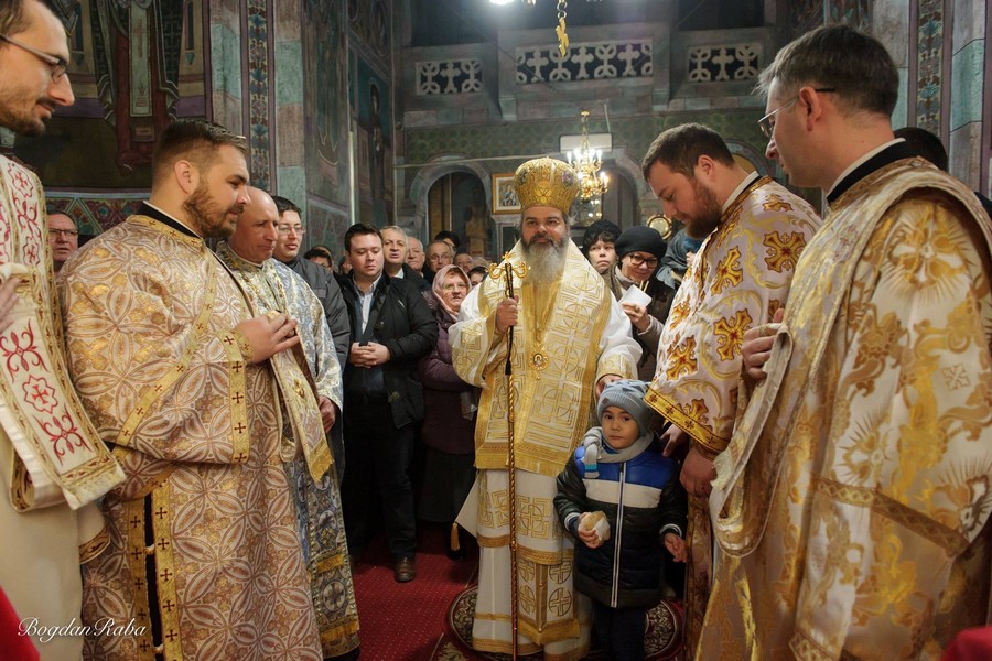 Slujbe arhiereşti în Mitropolia Moldovei şi Bucovinei