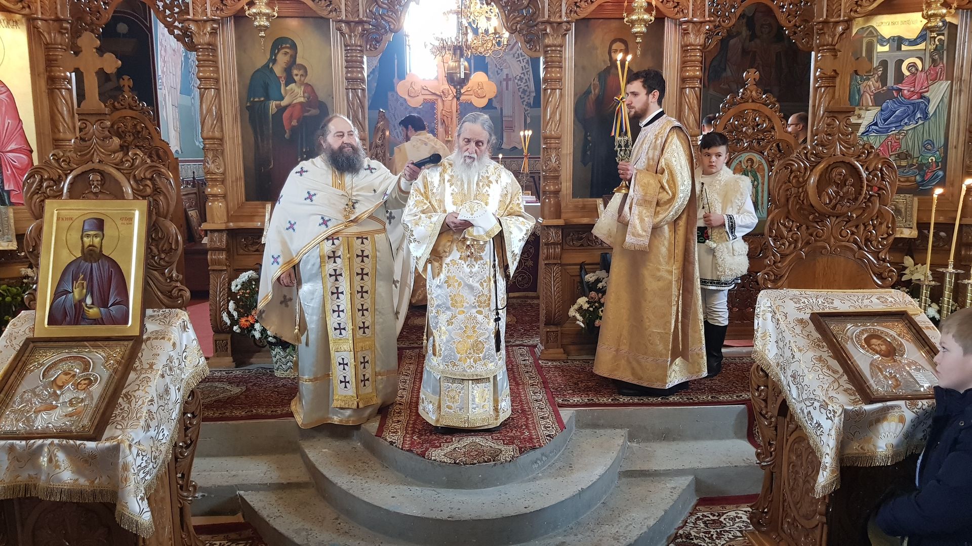 Sfânta Liturghie arhierească în Parohia Cajvana II din județul Suceava