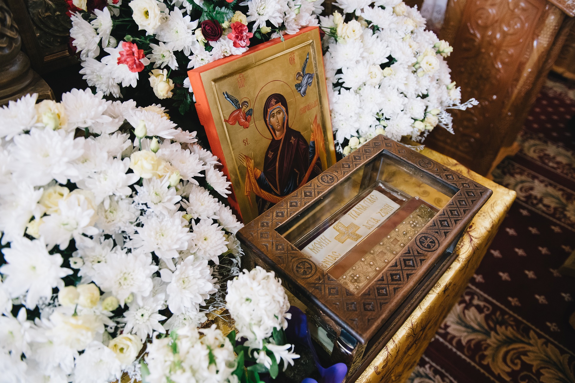 Cinstitul Brâu al Maicii Domnului a poposit în biserica „Sfinții Împărați Constantin și Elena”  - Straja