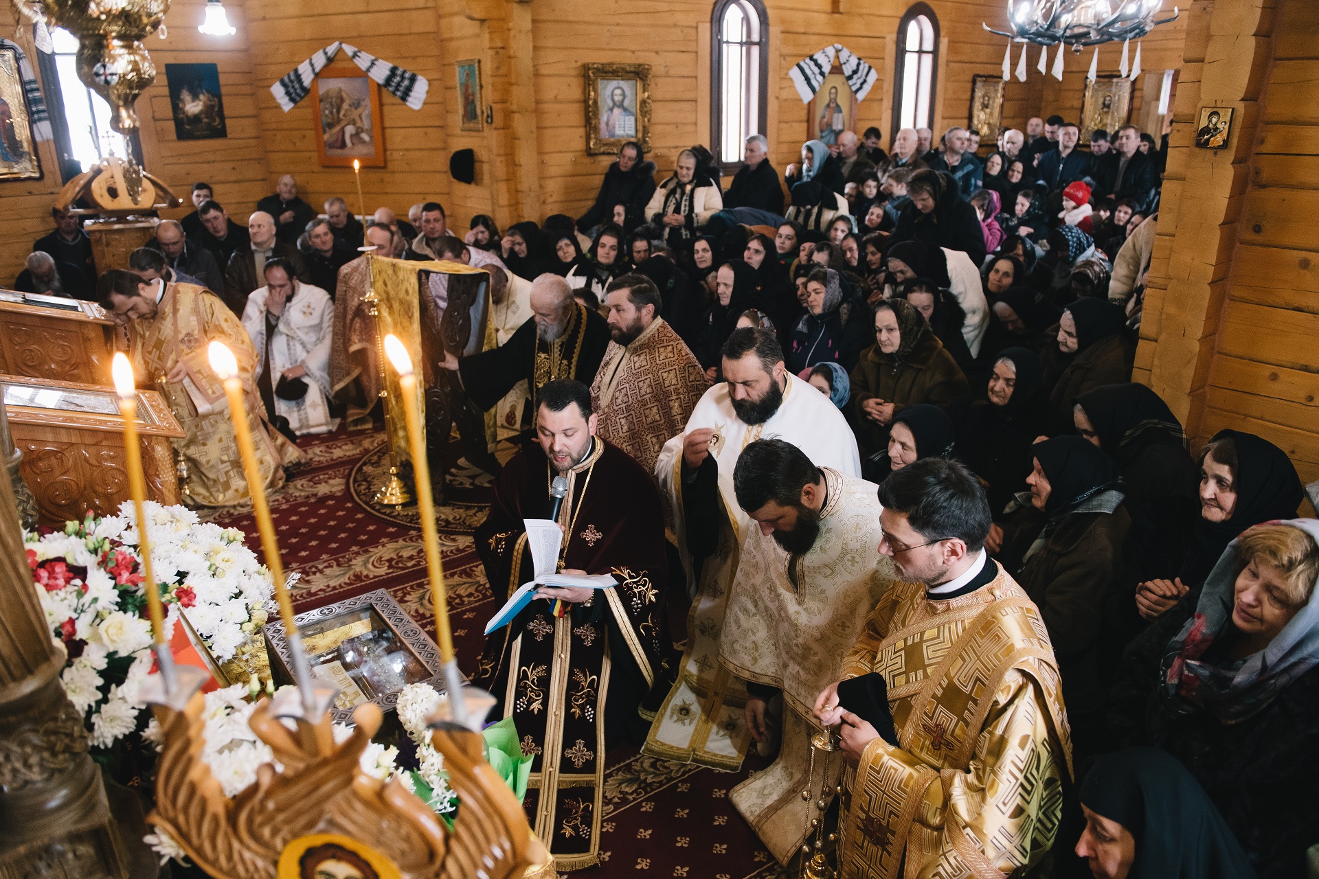 Cinstitul Brâu al Maicii Domnului a poposit în biserica „Sfinții Împărați Constantin și Elena”  - Straja