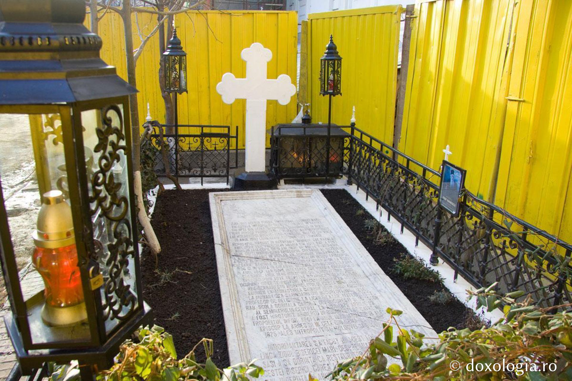 Mormântul Mitropolitului Iosif Naniescu Mormântul Mitropolitului Iosif Naniescu