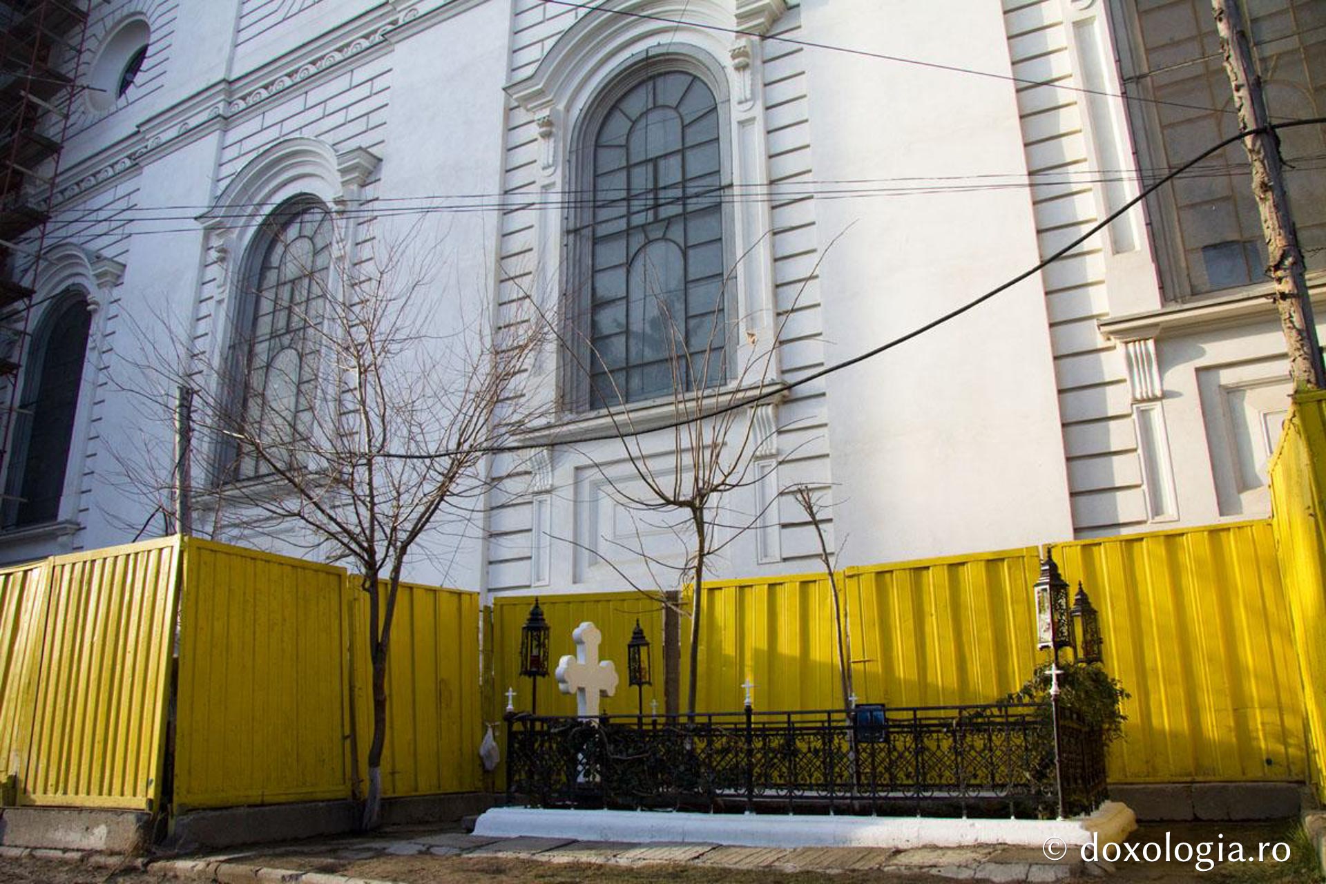 Mormântul Mitropolitului Iosif Naniescu