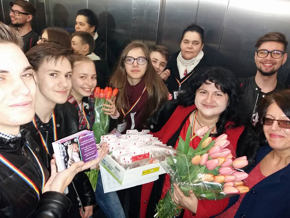 Flori în dar, cu prilejul zilei de 8 martie