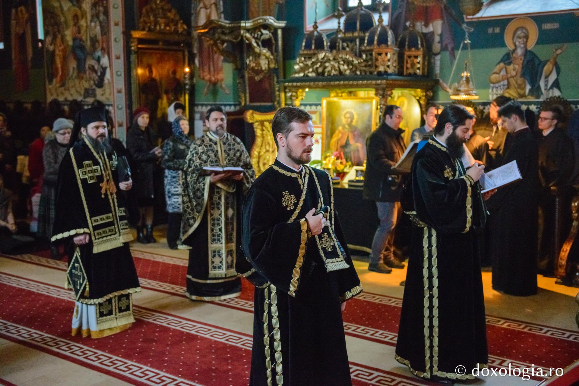 foto: Flavius Popa Sfânta Liturghie arhierească la Biserica „Sfântul Sava” din Iași