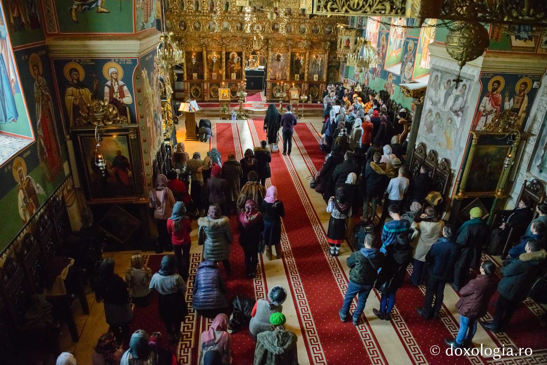 foto: Flavius Popa Sfânta Liturghie arhierească la Biserica „Sfântul Sava” din Iași