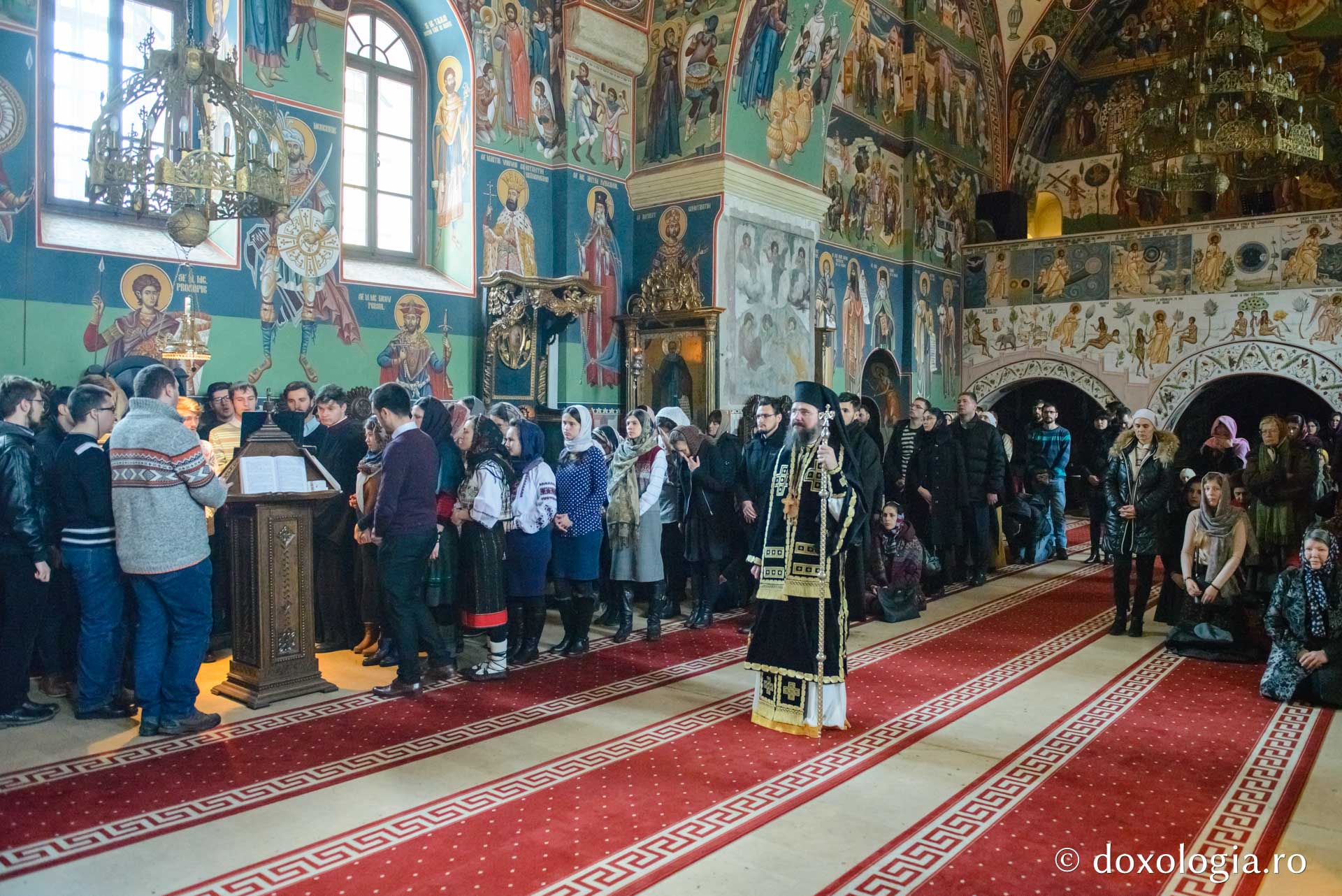 foto: Flavius Popa Sfânta Liturghie arhierească la Biserica „Sfântul Sava” din Iași