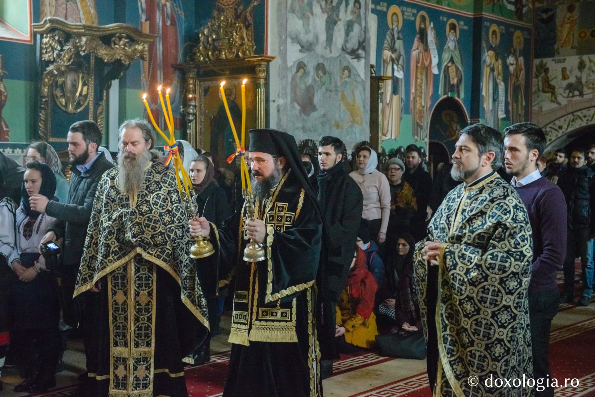 foto: Flavius Popa Sfânta Liturghie arhierească la Biserica „Sfântul Sava” din Iași