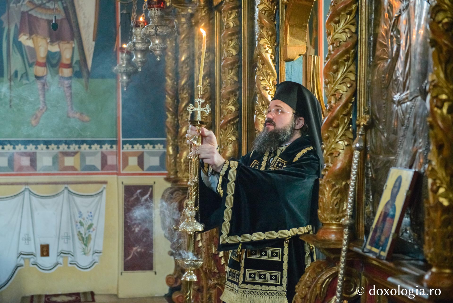 foto: Flavius Popa Sfânta Liturghie arhierească la Biserica „Sfântul Sava” din Iași