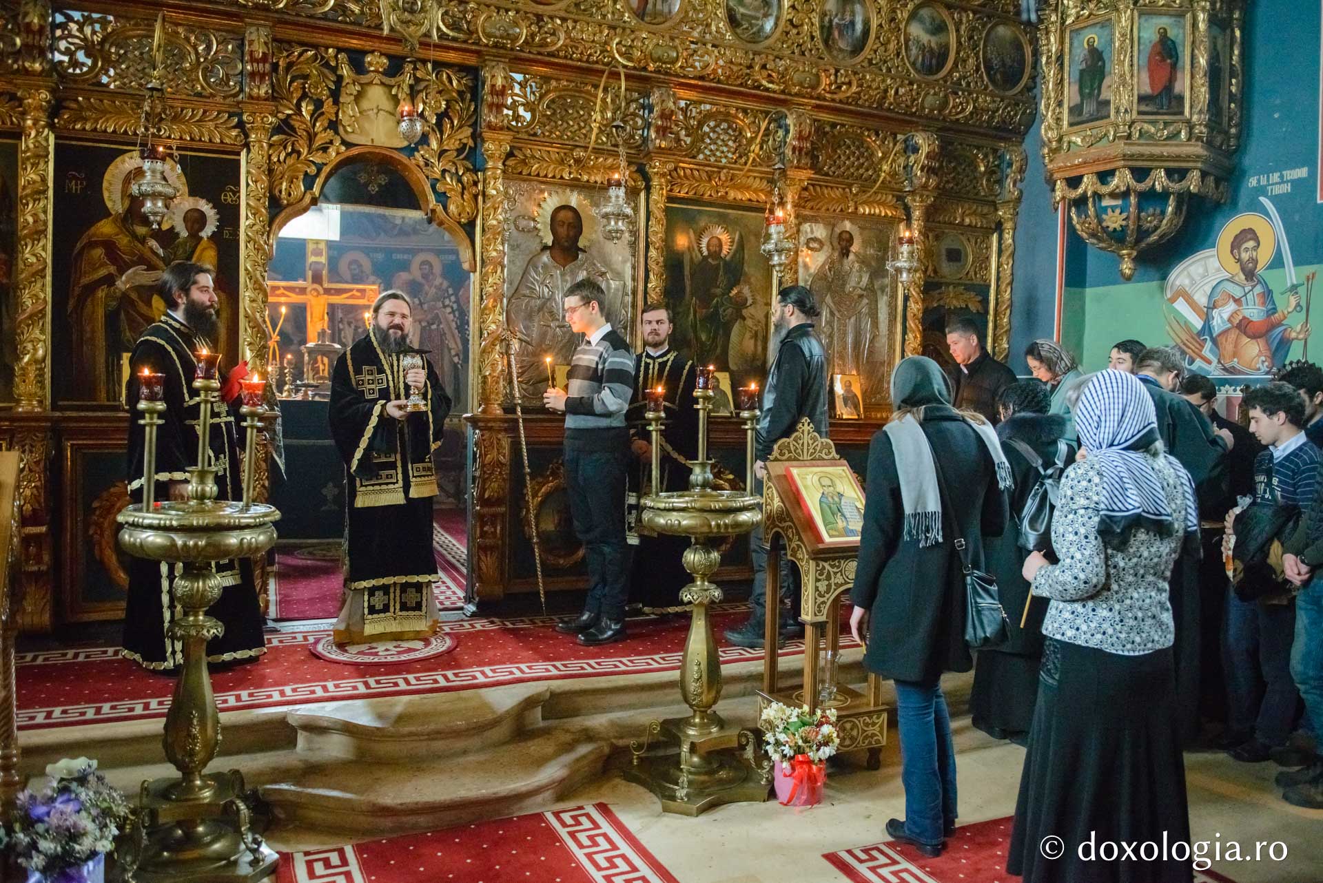 foto: Flavius Popa Sfânta Liturghie arhierească la Biserica „Sfântul Sava” din Iași