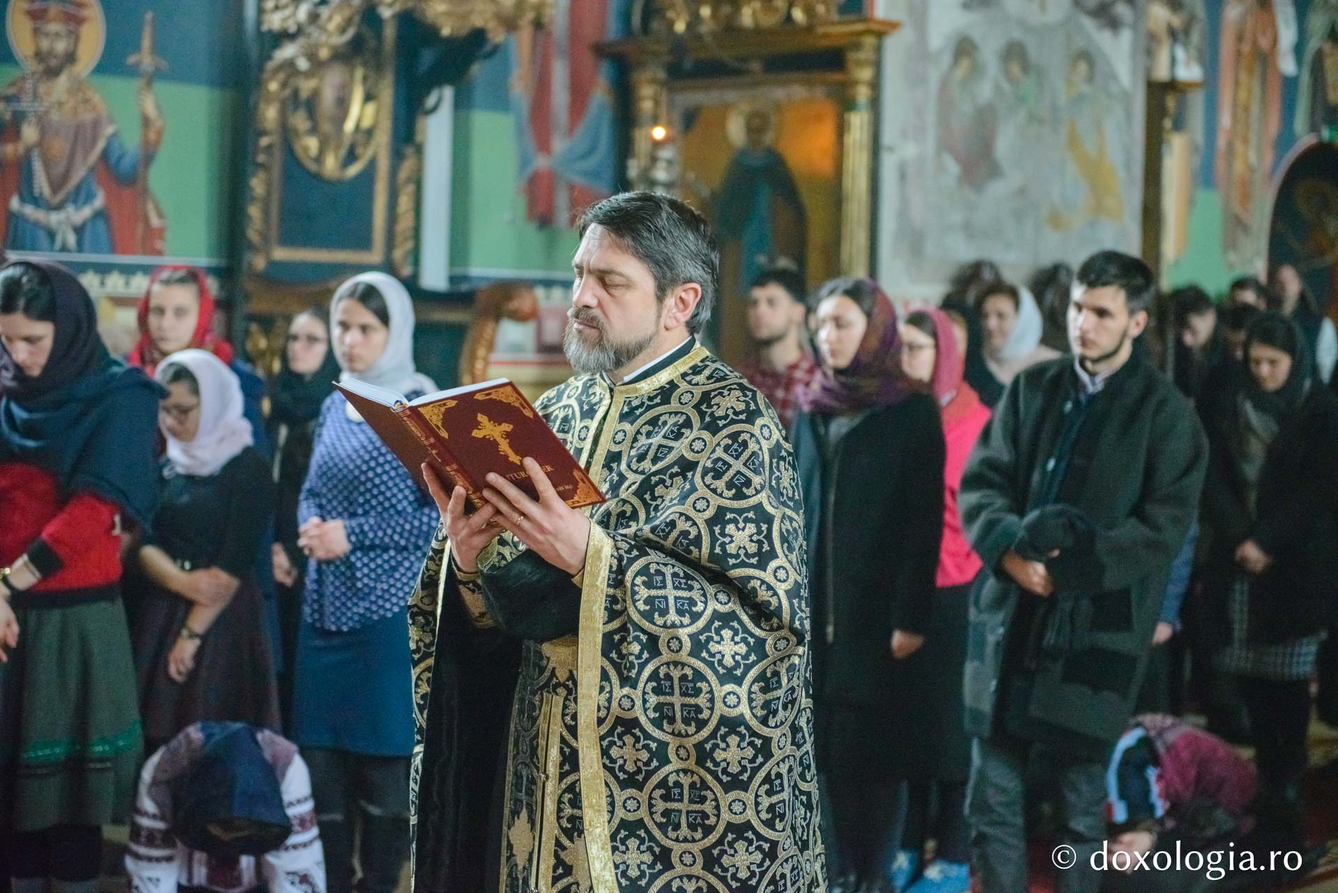foto: Flavius Popa Sfânta Liturghie arhierească la Biserica „Sfântul Sava” din Iași