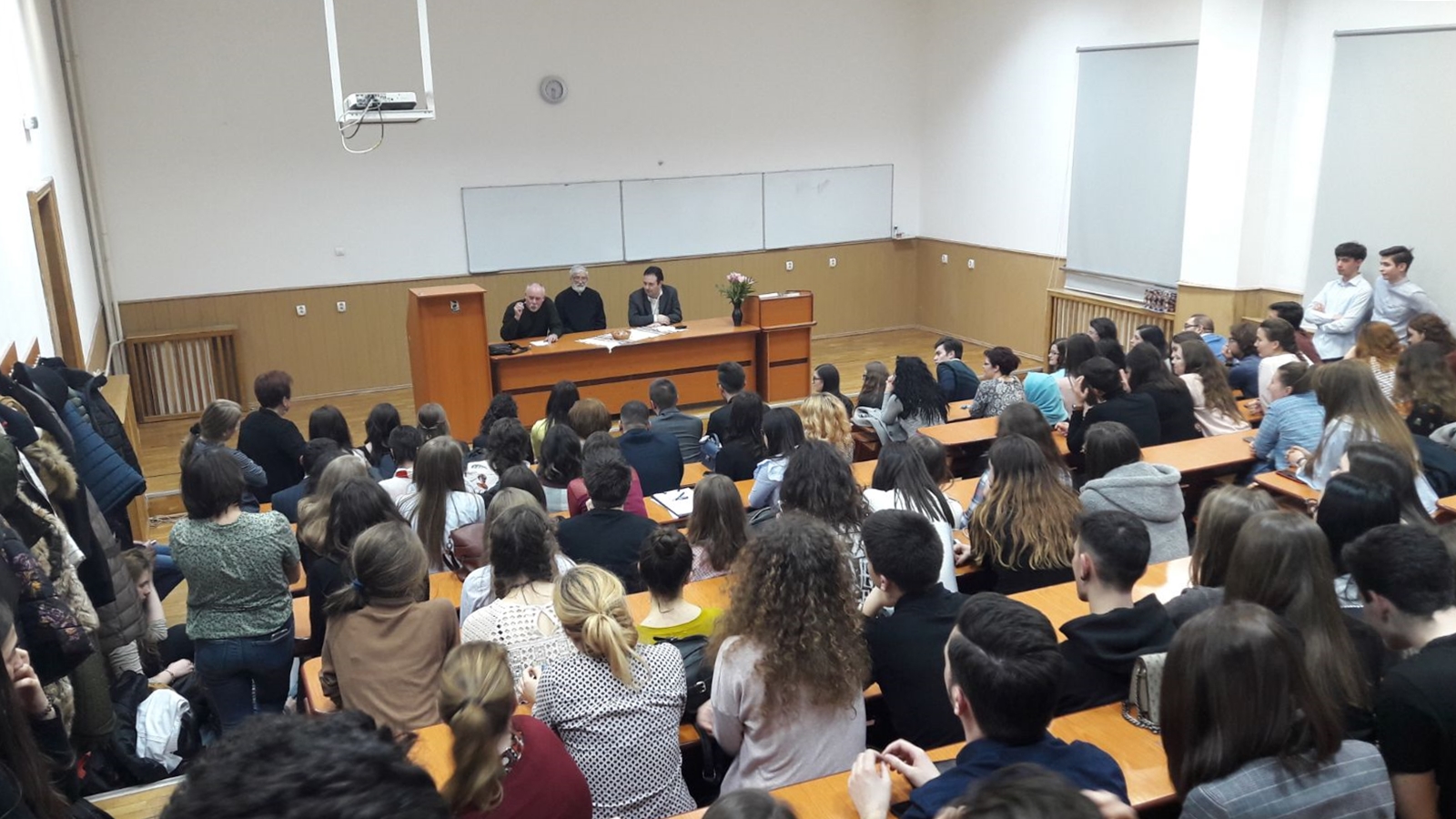 Seara preclinică „Lumina spirituală şi cunoaşterea raţională“ la Universitatea de Medicină din Iaşi