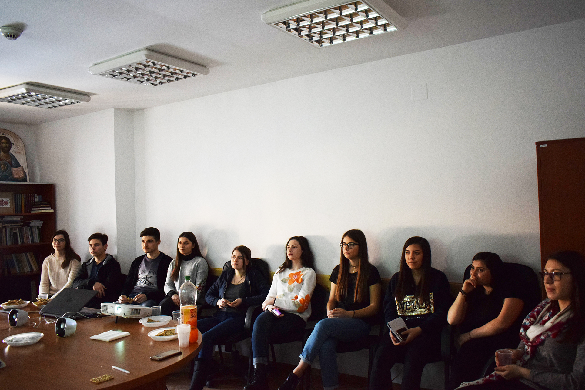 Prietenul adevărat este cel care te pune la picioarele lui Hristos