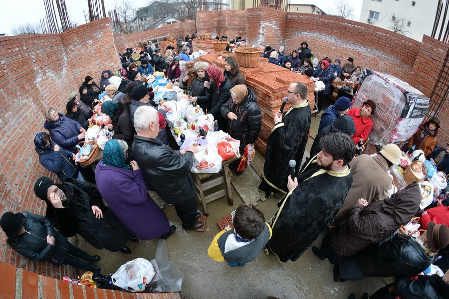 Foto: Constantin Ciofu Acţiune caritabilă a Parohiei „Sfinţii Arhangheli Mihail şi Gavriil“ - Canta