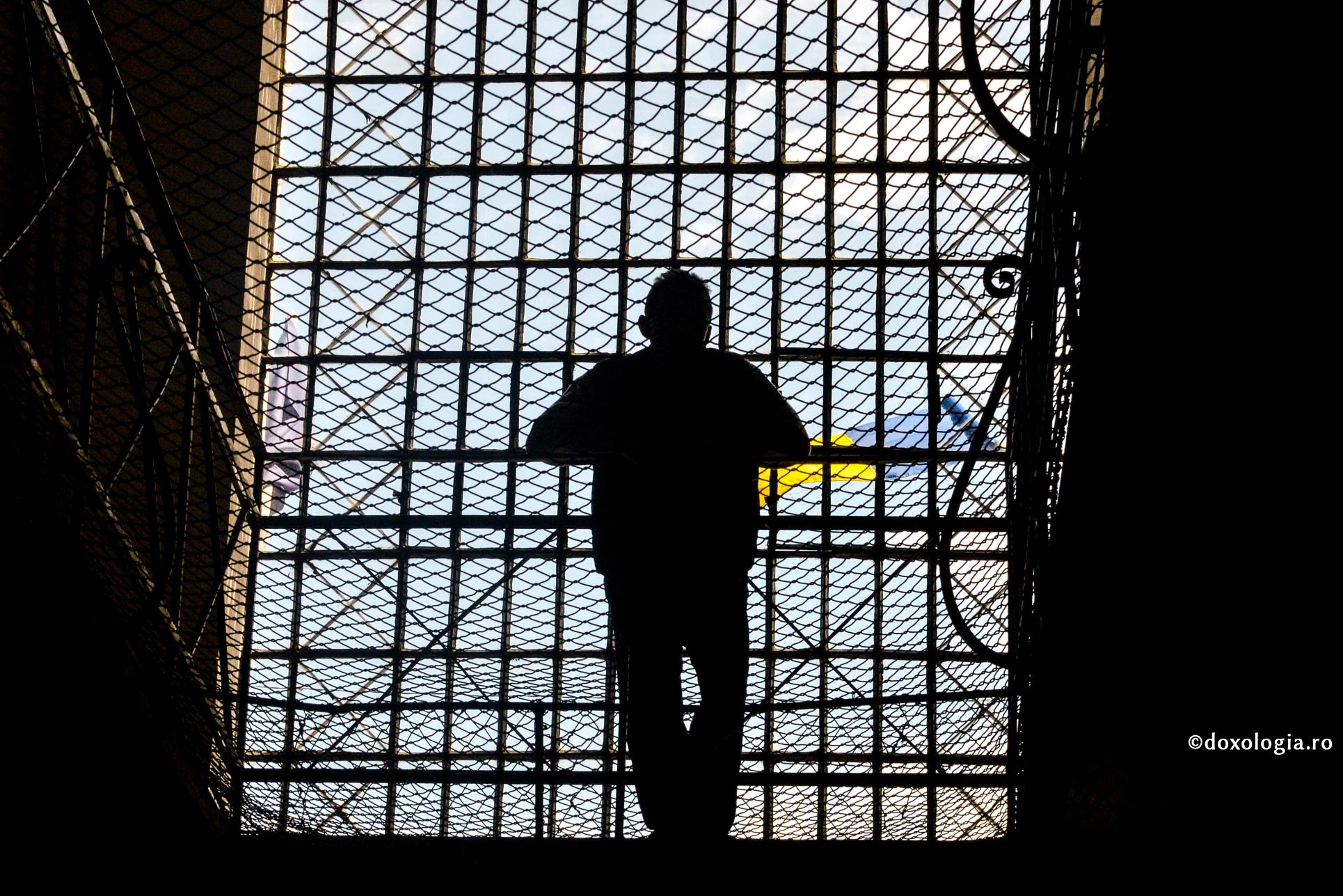 De după gratii, te strig