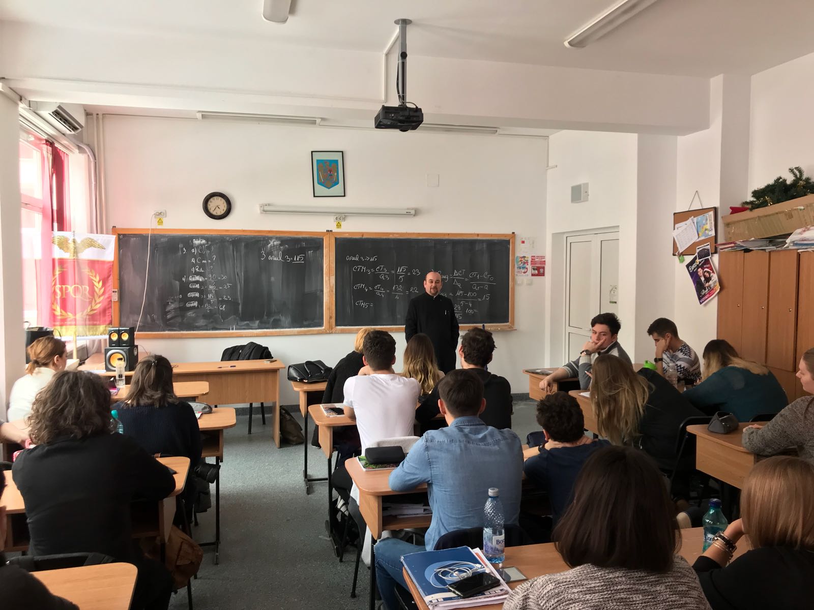 Proiectul educaţional „Dialoguri la ţintă“ în liceele din Iaşi