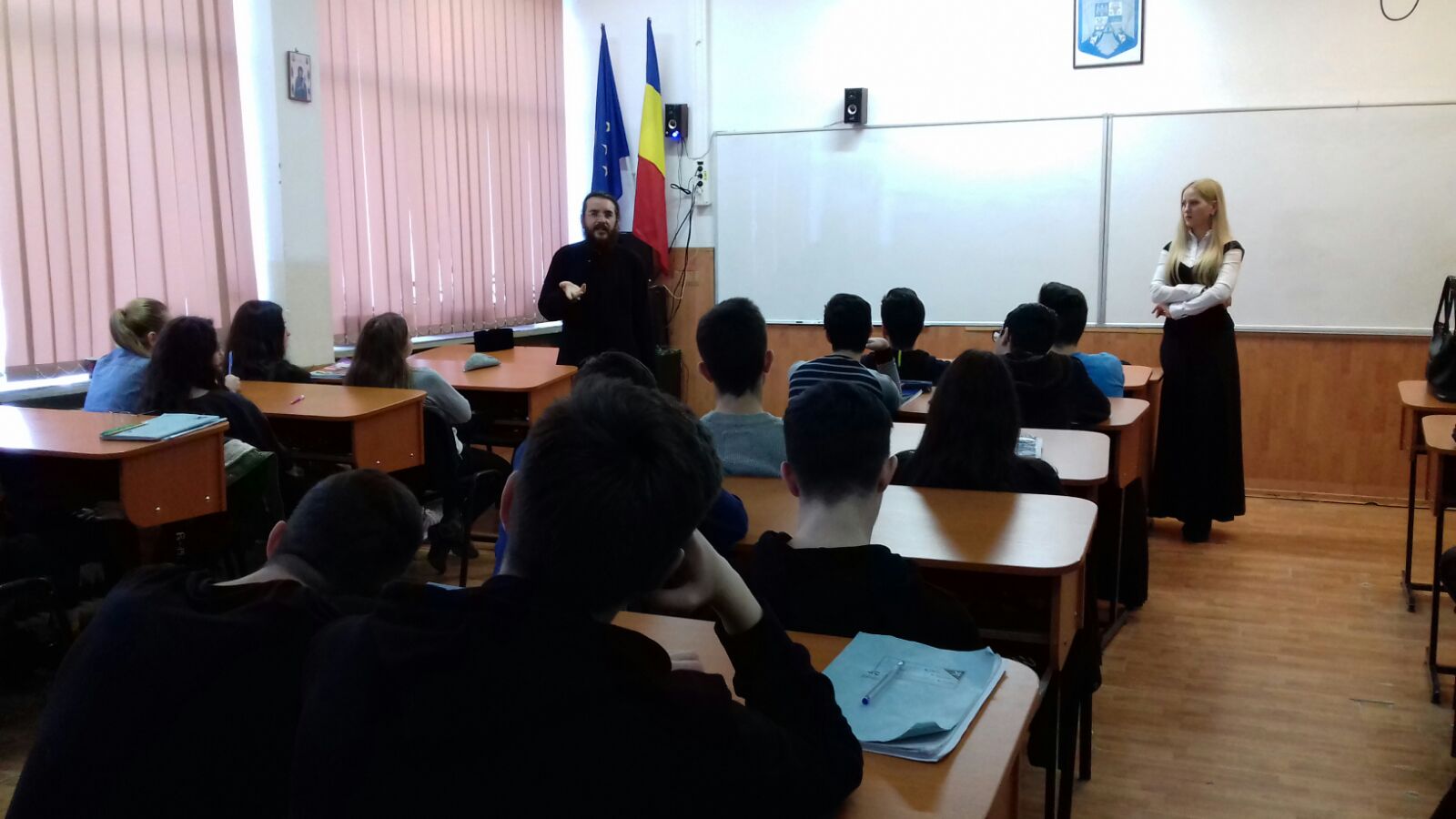 Proiectul educaţional „Dialoguri la ţintă“ în liceele din Iaşi